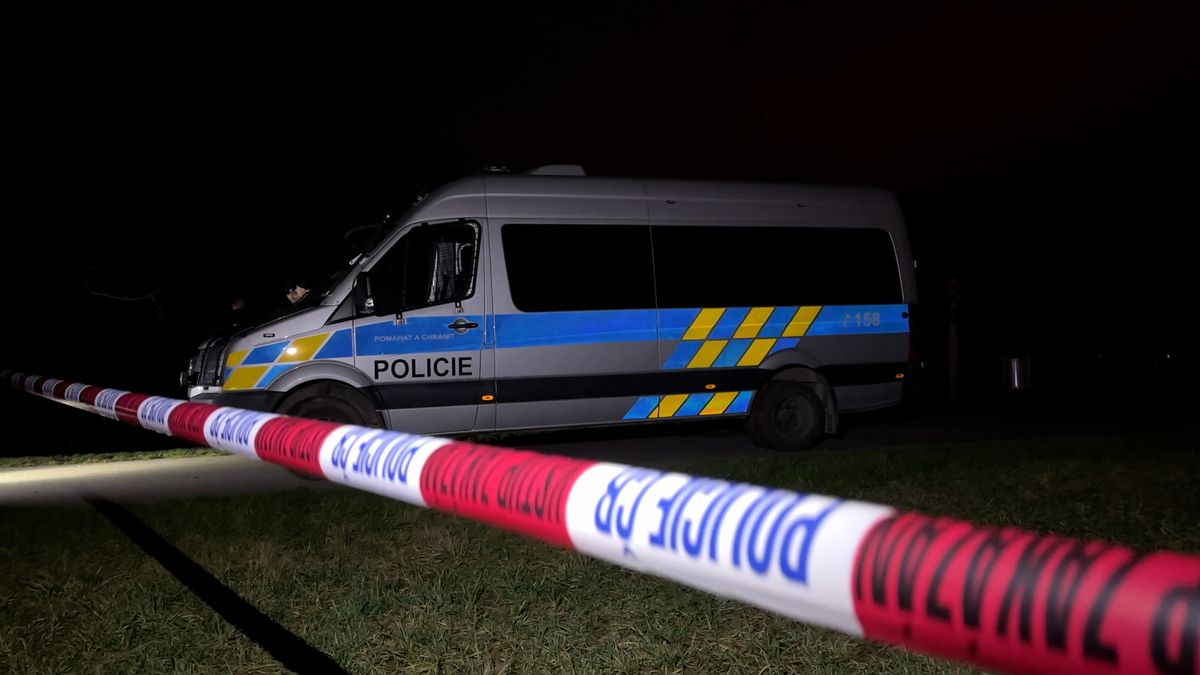 Policie odložila vyšetřování dvojnásobné vraždy a sebevraždy v Čakovicích